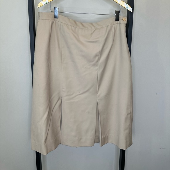 Burberrys Tan Skirt - Picture 2 of 5